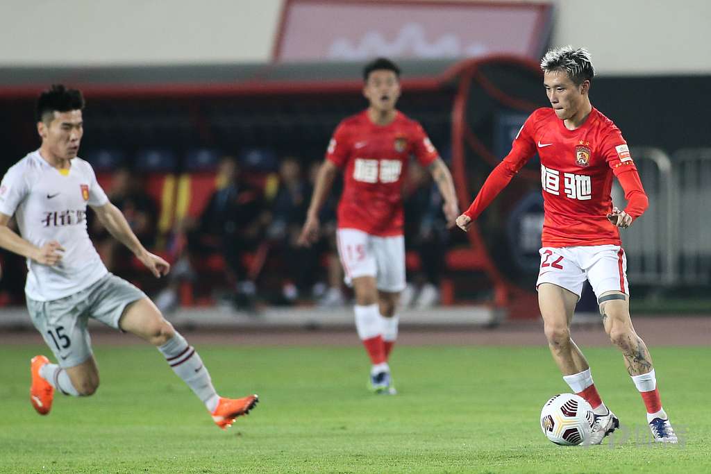 广州队国际比赛日内部沟通，志在欧冠名次提升，更衣室稳定，心理建设被强调的简单介绍