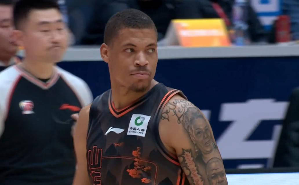 关于转会期克里夫兰骑士刷新队史纪录窗口期山东男篮调整名单以备NBA季后赛，媒体一致点评：字母哥连续二十场比赛得分超过悬念迭起的信息